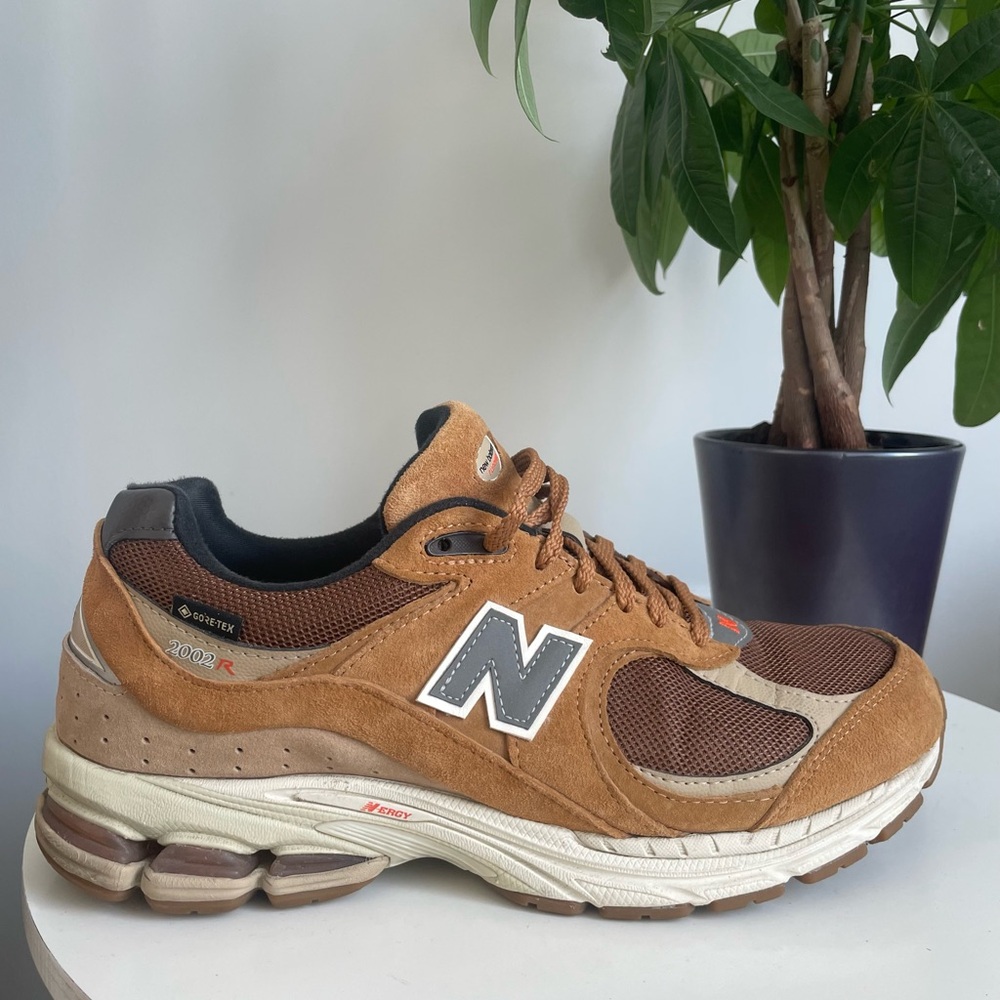 Men Size 10.5 New Balance 2002R
Gore-Tex Tab Brown Tan Shoes